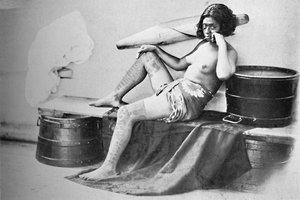 Une femme Marquesa avec la partie inférieure des jambes entièrement tatouée, 1902