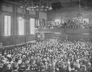 Une réunion de mai, Exeter Hall, Londres, vers 1903