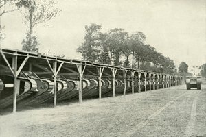 Un parc de chars britanniques juste derrière la ligne de front, 1919 - Unbekannt