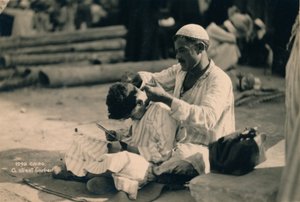 Un barbier de rue, Le Caire, Égypte, 1936 - Unbekannt