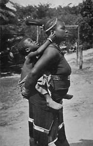 Une femme zouloue et un enfant, 1902 - Unbekannt