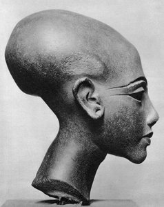 Une fille du Roi Ikhnaton, 1936
