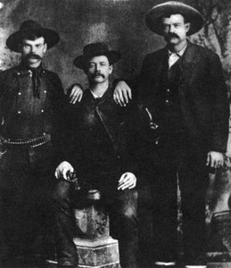 Photographie contestée du voleur de train et hors-la-loi Sam Bass, vers 1877-1878