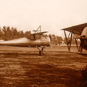 Un avion décollant, c1914-c1918