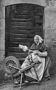 Une femme à un rouet, Dinan, Bretagne, France - Unbekannt