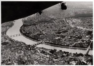 Vue aérienne de Bâle, Suisse, depuis un Zeppelin, 1928-1933 - Unbekannt