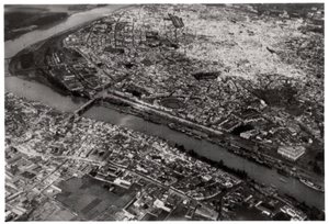 Vue aérienne de Séville, Espagne, depuis un Zeppelin, 1929-1933
