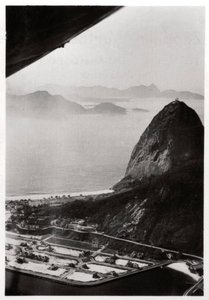 Vue aérienne du Pain de Sucre, Rio de Janeiro, Brésil, depuis un Zeppelin, 1930-1933 - Unbekannt