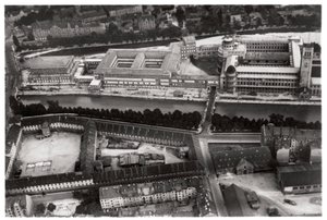 Vue aérienne du Deutsches Museum, Munich, Allemagne, depuis un Zeppelin, vers 1931 1933