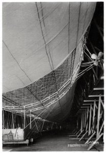 Dirigeable LZ1 Graf Zeppelin en construction, 1899 - Unbekannt