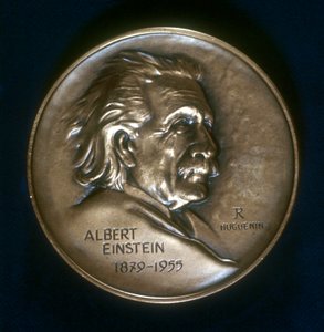 Albert Einstein 1879-1955, physicien mathématique, vers 1979 - Unbekannt