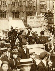 Alcock et Brown...après le premier vol transatlantique sans escale, Londres, juin 1919, 1935 - Unbekannt