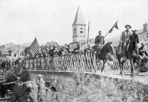 Soldats américains entrant dans le village de Nonsard, près de Saint-Mihiel, France, 12-15 septembre 1918 - Unbekannt