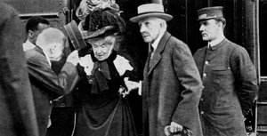 Le magnat américain John D. Rockefeller et sa femme arrivant à Cleveland, Ohio - Unbekannt