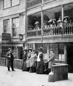 Américains à Londres, Une fête à l