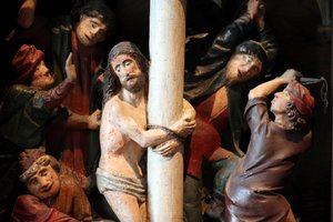Arbois, Jura, France, le 31/8/2015 - Église Saint-Hippolyte. Le retable du XVe siècle. Flagellation du Christ.
