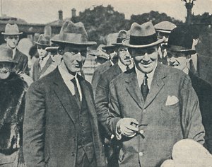 Arrivée en Angleterre. Capitaine Cecil Foster et son officier en chef Gravesend, août 1923, 1936 - Unbekannt