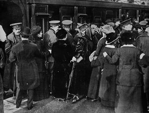Retour aux tranchées depuis la gare Victoria, Londres, 1915 - Unbekannt