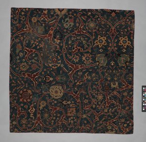 Fragment de tapis à fond bleu avec des vignes florales enroulées, Iran, 17ème siècle - Unbekannt