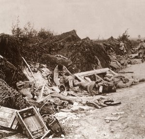 Corps après la prise de Courcelles, nord de la France, juin 1918 - Unbekannt