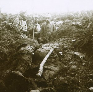 Corps et prisonniers, Les Éparges, nord de la France, 1915 - Unbekannt
