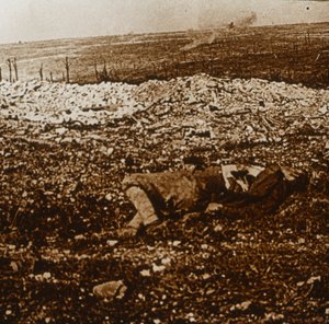 Corps avec tir de barrage au loin, vers 1914-1918 - Unbekannt