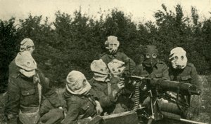 Section de mitrailleuses britanniques portant des masques anti-gaz, Première Guerre mondiale, 1914-1918, c1920 - Unbekannt