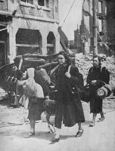Les troupes britanniques tiennent bon à Louvain alors que les réfugiés quittent la ville, 1940 - Unbekannt