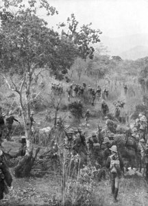 Troupes britanniques dans la brousse aux frontières de l