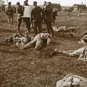 Enterrement des corps, Sainte-Marie-à-Py, nord de la France, vers 1914-1918 - Unbekannt