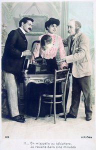 Appelle-moi au téléphone, je reviendrai dans cinq minutes, vers 1900