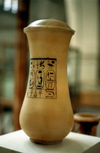 Vase canope, récipient utilisé pour l