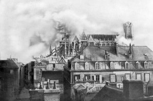 Cathédrale de Reims en feu sous les bombardements allemands, France - Unbekannt