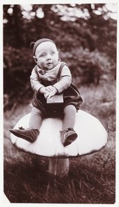 Enfant avec un appareil photo Brownie, vers 1900 - Unbekannt