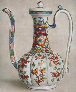 Aiguière en porcelaine chinoise avec décoration en cinq couleurs. Période de Wan Li, 1573-1619, 1928