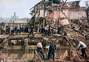 Déblaiement des débris, Dunkerque, France, 1940
