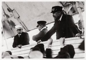 Le comte Zeppelin et le Dr Eckener dans une gondole Zeppelin, Schwaben, Allemagne, vers 1908-1917, 1933 - Unbekannt