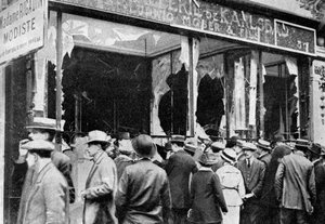 Boutique de bijoutier autrichien endommagée, Paris, Première Guerre mondiale, 1914