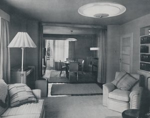 Salle à manger et salon, séparés uniquement par de lourds rideaux dans un tissage moderne attrayant - Unbekannt
