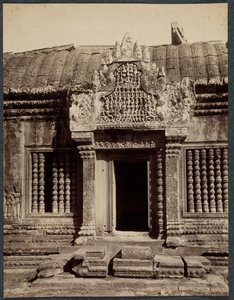 Porte à travers une enceinte intérieure, Angkor Wat, Cambodge