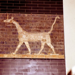 Dragon sacré au dieu Marduk, détail de la porte d