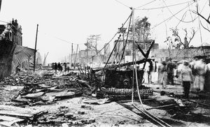Dégâts du tremblement de terre et voiture brûlée, King Street, Kingston, Jamaïque - Unbekannt