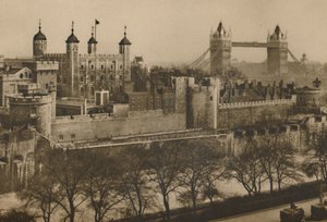 Remparts fortifiés de la Tour de Londres vus en étages depuis les grands entrepôts de Tower Hill - Unbekannt