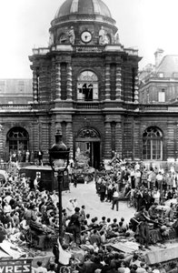 Évacuation des blessés allemands après la reddition du Sénat, libération de Paris, août 1944 - Unbekannt