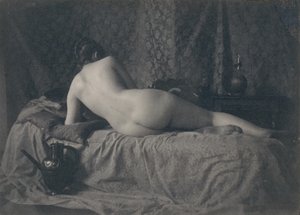 [Nu féminin de dos]