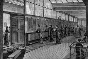 Téléphonistes féminines à la centrale téléphonique, Paris