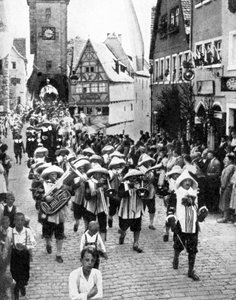 Festival dans la vieille ville médiévale, Rothenburg ob der Tauber, Bavière, Allemagne, 1936