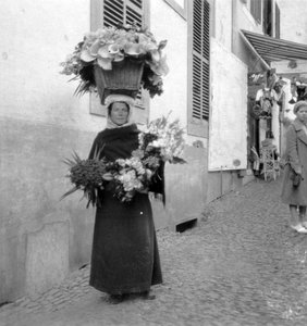 Vendeuse de fleurs, Funchal, Madère