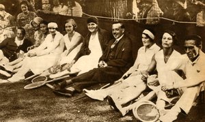 Ancien roi Manuel II du Portugal avec des joueurs de tennis, Grande-Bretagne, 1930, 1933 - Unbekannt