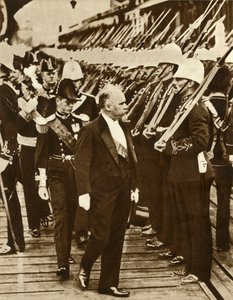 Le président français Raymond Poincaré avec Édouard, prince de Galles, à Portsmouth, juin 1913, 1935